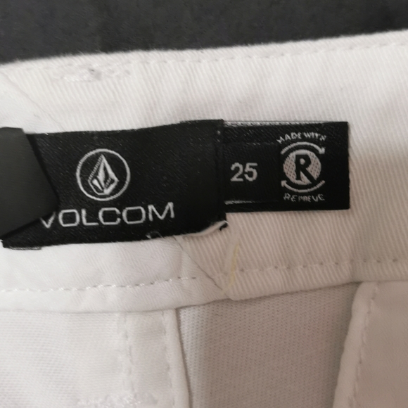 Short Volcom - Picture 2 of 3